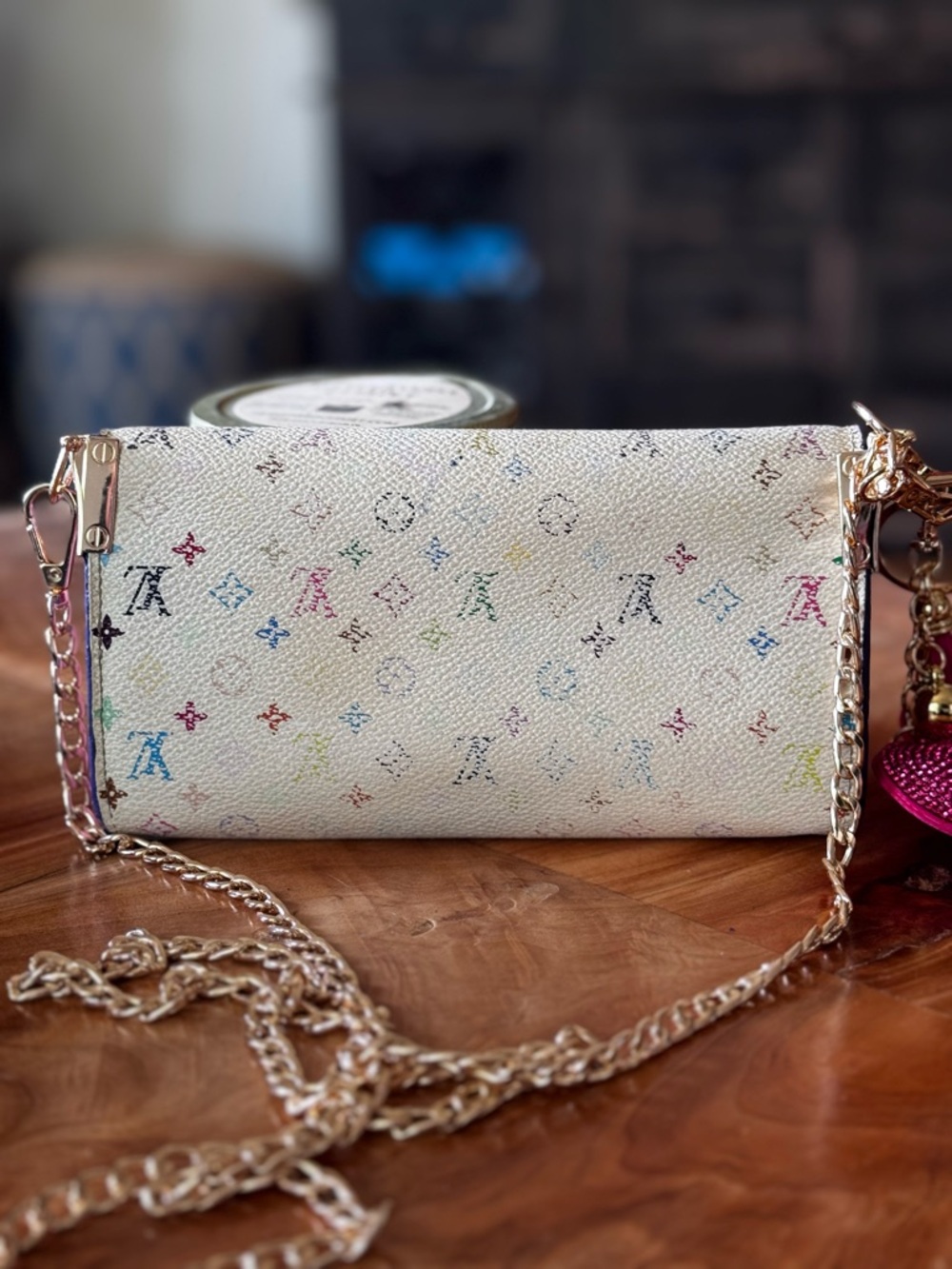Louis Vuitton
2009 Multicolor Monogram Pattern
Sarah wallet repurposed painted - Picture 4 of 17